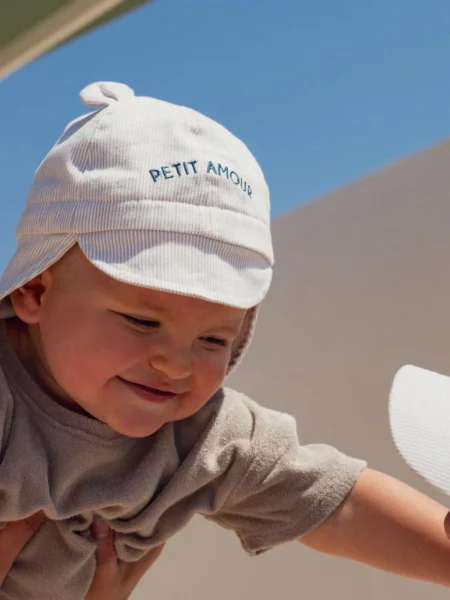 CHAMAYE KLOBUČEK Z UŠESKI PETIT AMOUR BEŽ