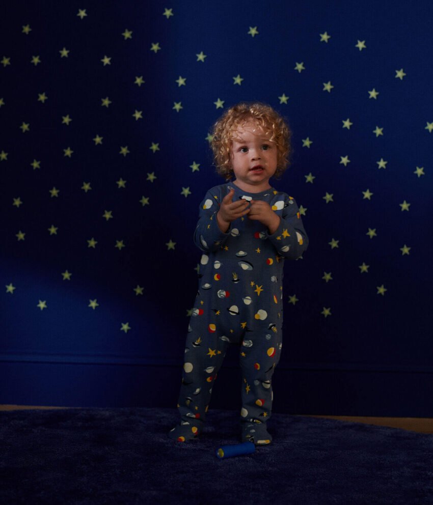 A0B2001L2 TOPLA PIŽAMA "GLOW IN THE DARK" VESOLJE