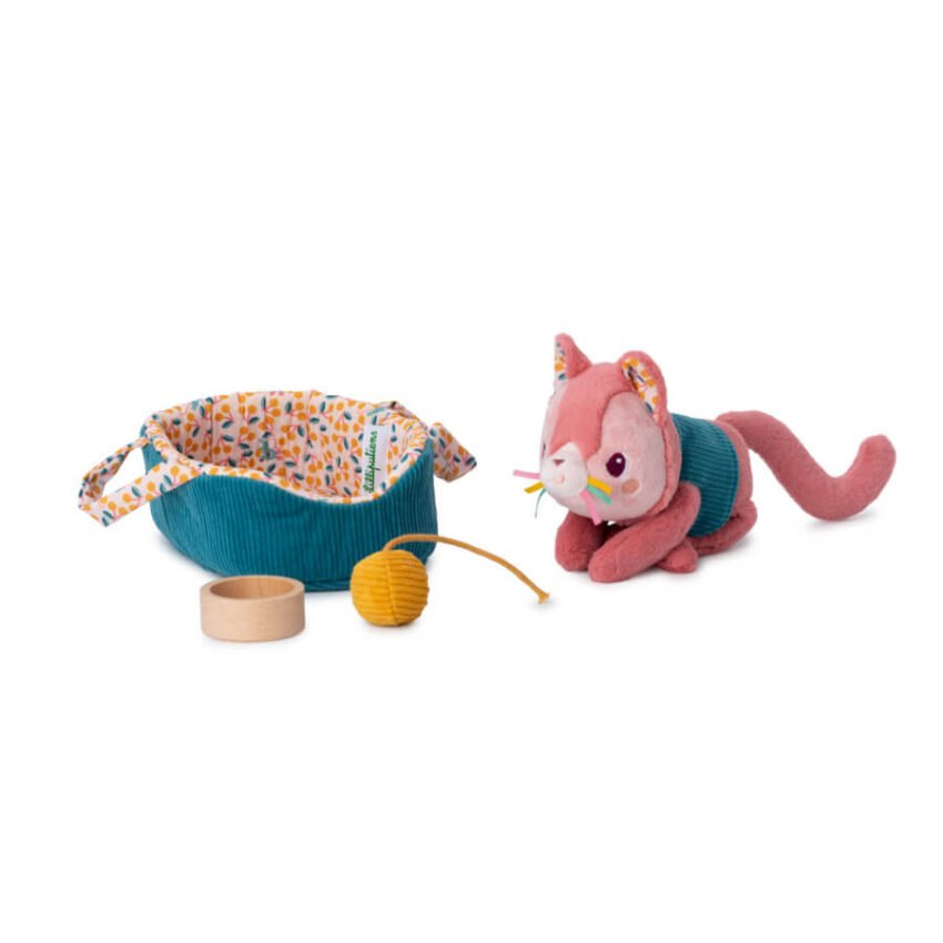 jeanne-cat-with-basket (1) LILLIPUTIENS MUCKA JEANNE