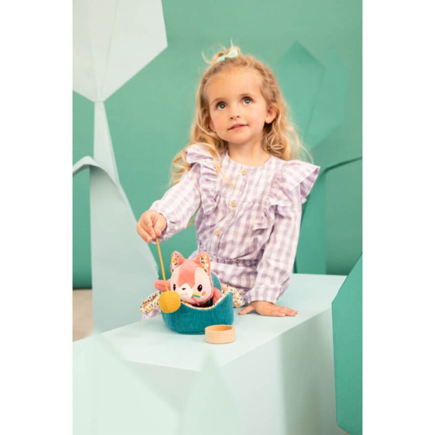 jeanne-cat-with-basket LILLIPUTIENS MUCKA JEANNE