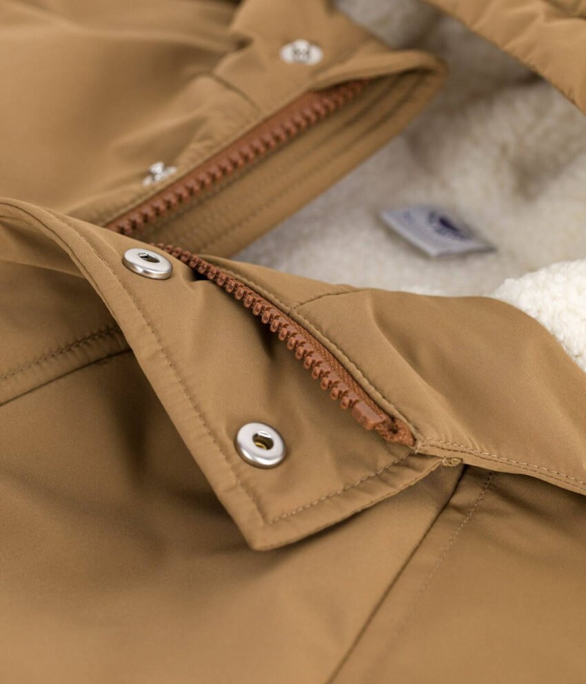 A0DSQ02Z1 PARKA RJAVA