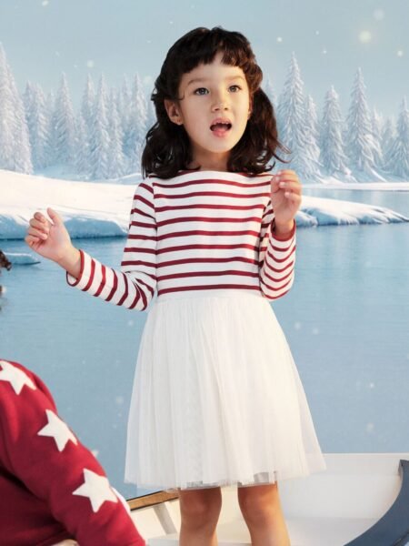 OBLEKA IZ BOMBAŽA IN TILA